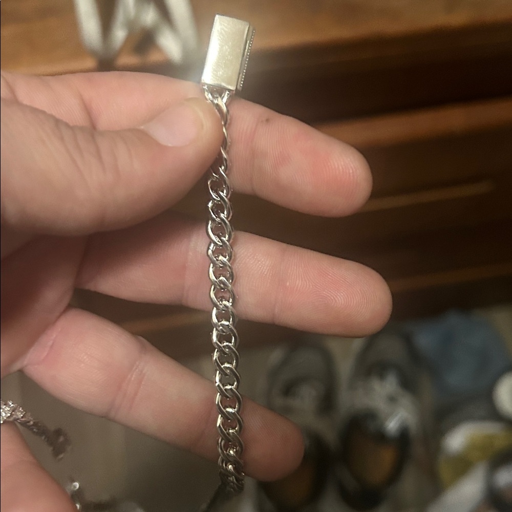 24 inch 6 mm 925 silver moissanite Cuban chain.
54 grams of 925 silver - Picture 7 of 7
